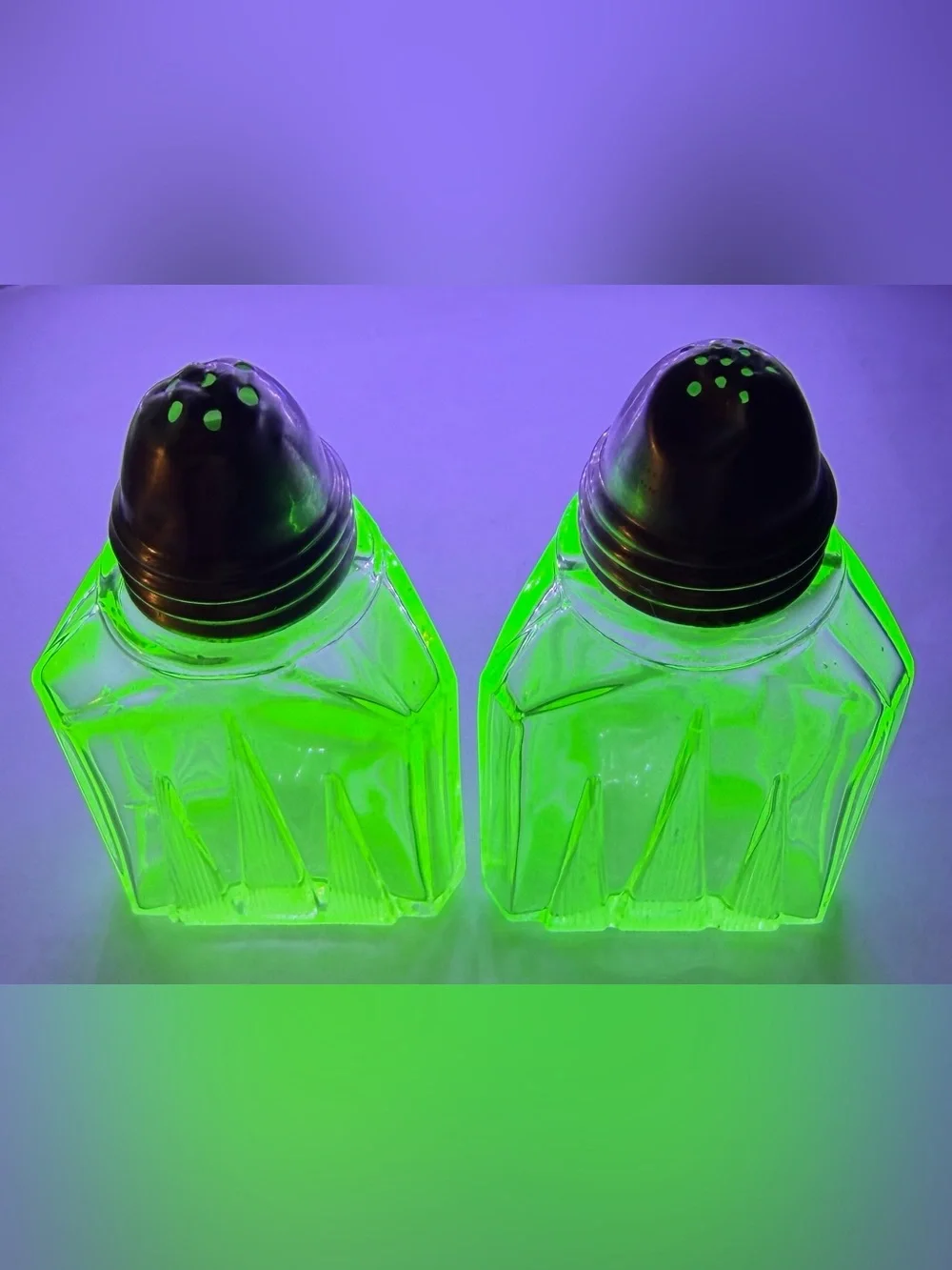 Art Deco Uranium Glass Vaseline Green Salt & Pepper Shakers W/ Caddy Antique - Picture 6 of 15